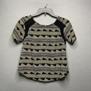 Geometric Print Short Sleeve Top With Back Zipper By Timing